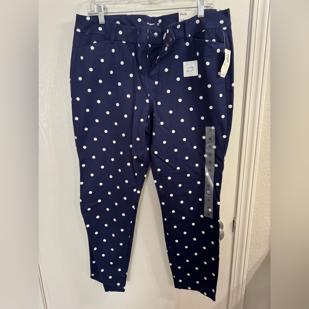 3/$10 NWT Old Navy Pixie Ankle Pants